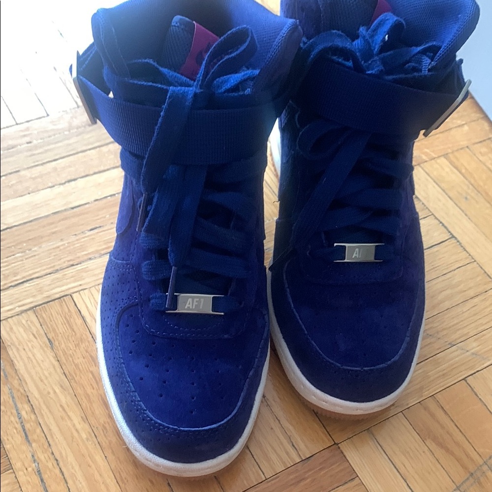 Nike Blue and White Athletic Shoes - Picture 5 of 6